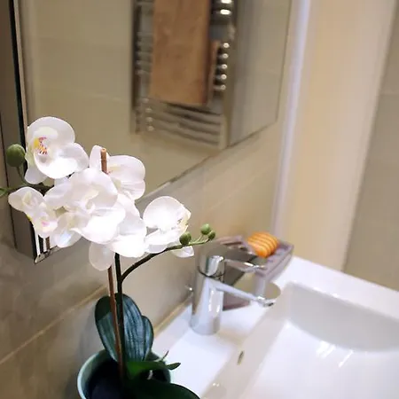 Spacious Evergreen In The Heart Of Апартаменты