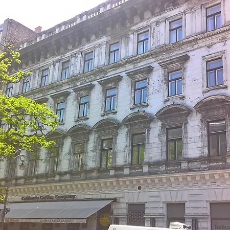 Spacious Evergreen In The Heart Of *
