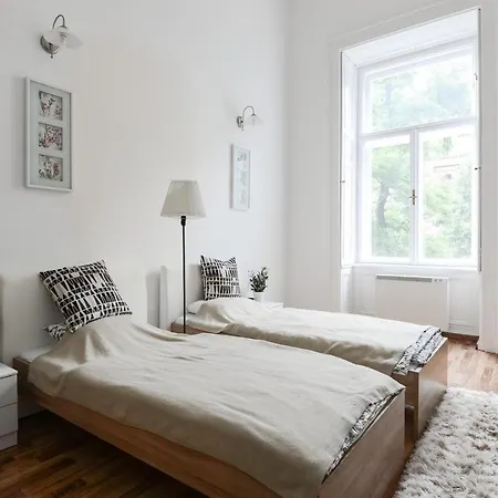 Апартаменты Spacious Evergreen In The Heart Of