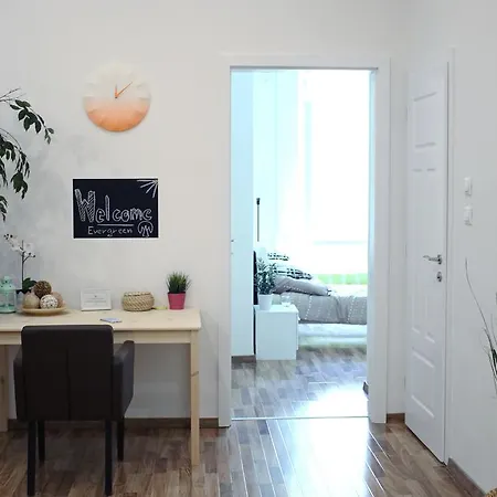 Apartment Spacious Evergreen In The Heart Of *