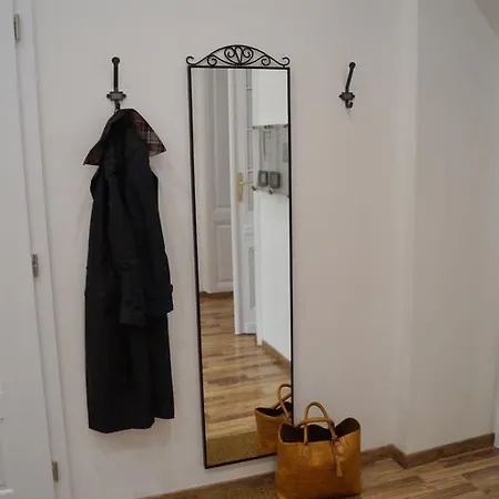 Apartment Spacious Evergreen In The Heart Of *
