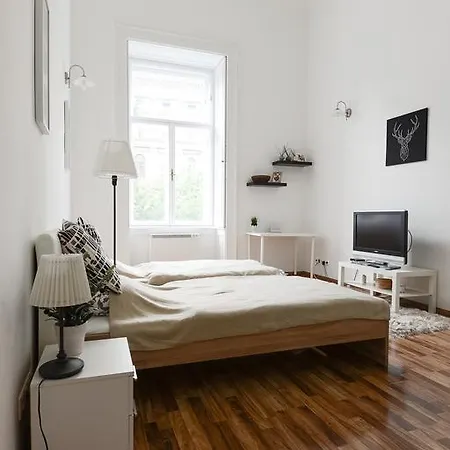 Apartment Spacious Evergreen In The Heart Of