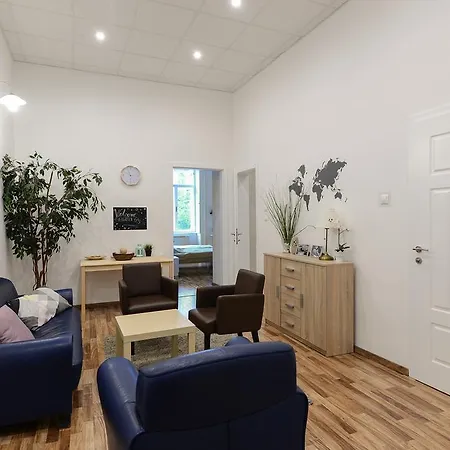 Spacious Evergreen In The Heart Of Apartment Budapest